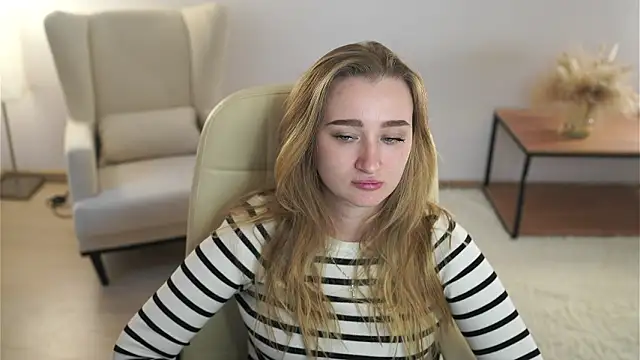 VioletteClaire online show from March 25, 10:58 am