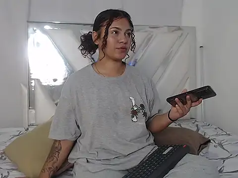AlannaHarper online show from April 8, 1:01 pm