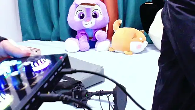 girllong520 online show from April 1, 8:04 am