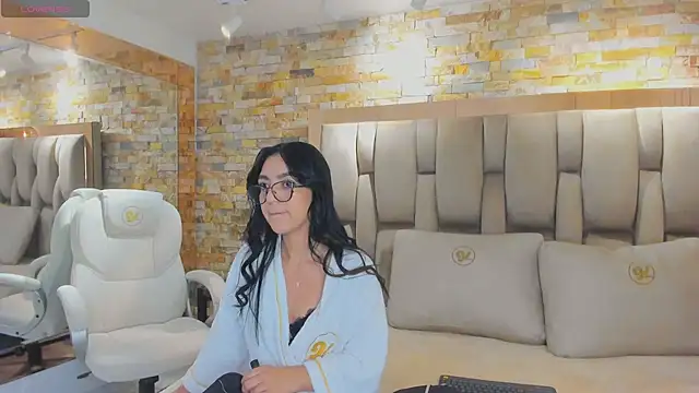 victoria hokings online show from May 12, 8:21 am