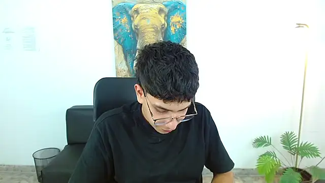 maax 18 online show from March 24, 2:28 pm