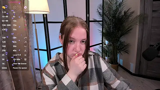 Elisabeth Binder online show from June 18, 3:38 am