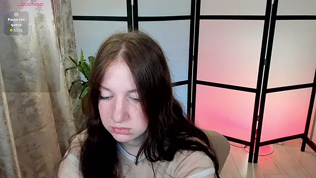 Elisabeth Binder online show from April 13, 3:32 am