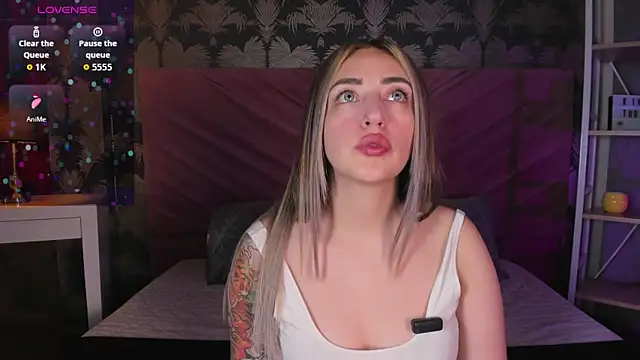  mykinkydoll  online show from April 28, 10:25 pm