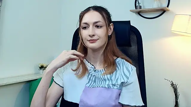 LoraLanett online show from April 22, 10:33 am
