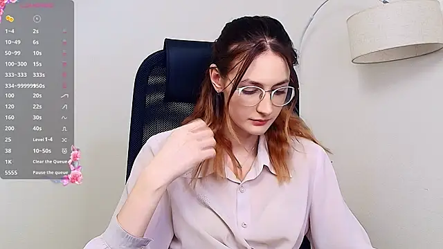LoraLanett online show from May 7, 2:09 pm