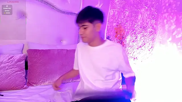 TylerCruz   online show from April 5, 5:25 am