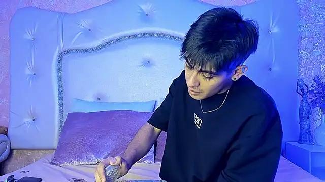 TylerCruz   online show from April 7, 3:14 pm