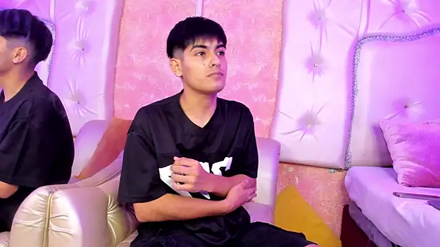 TylerCruz   online show from April 2, 1:18 pm
