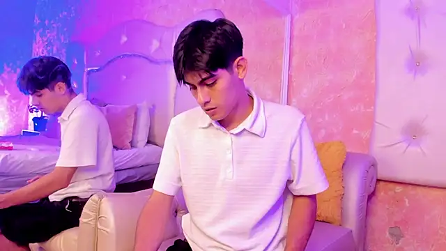 TylerCruz   online show from April 14, 6:40 am