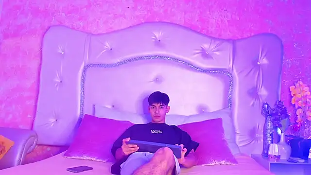 TylerCruz   online show from March 31, 1:24 pm