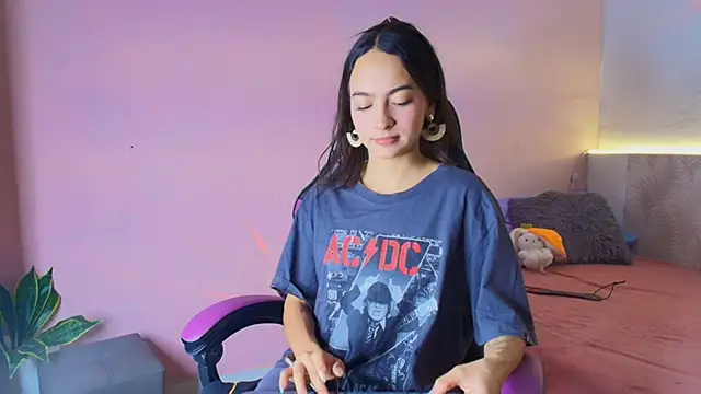 Daphne Rosse online show from May 29, 11:38 am