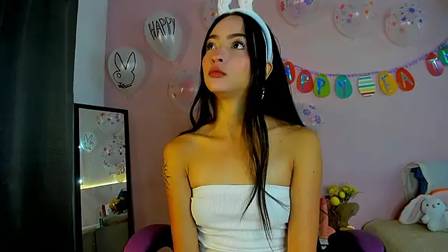 Daphne Rosse online show from April 5, 12:01 pm