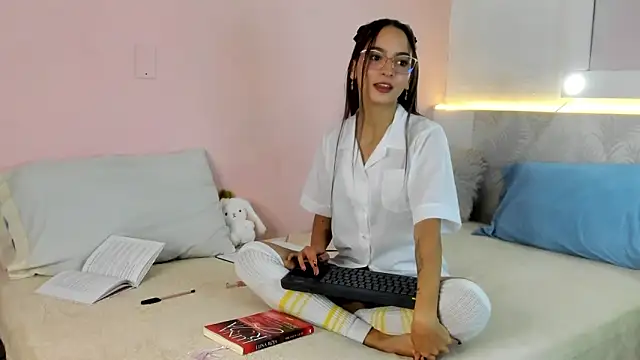 Daphne Rosse online show from April 9, 11:49 am