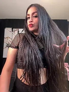 Darkrisnah online show from May 4, 8:33 pm