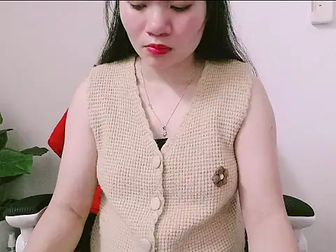 Snapshot of Suhynxx chatting on April 8, 12:34 am Suhynxx online show from April 8, 12:34 am