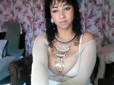 SusanCortez  online show from April 25, 6:05 pm