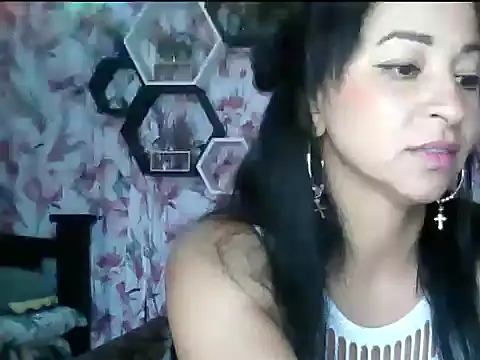 SusanCortez  online show from May 23, 7:46 pm