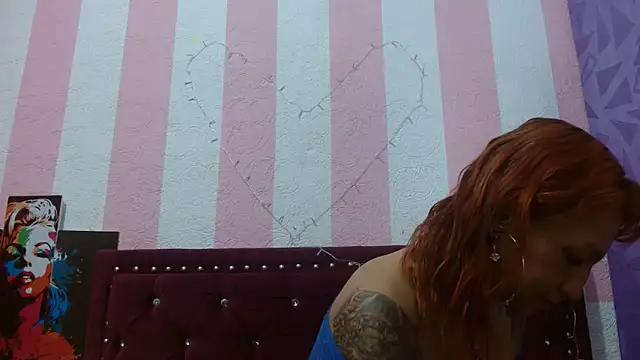 Snapshot of veronicaqueenxxx chatting on May 15, 5:33 pm veronicaqueenxxx online show from May 15, 5:33 pm