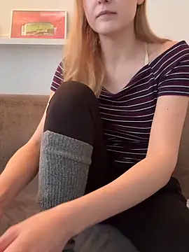 CutieLaura online show from March 25, 8:03 am