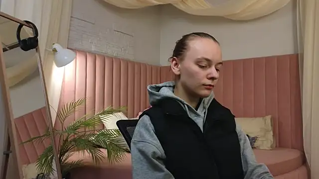 emma chaser online show from April 21, 1:42 am