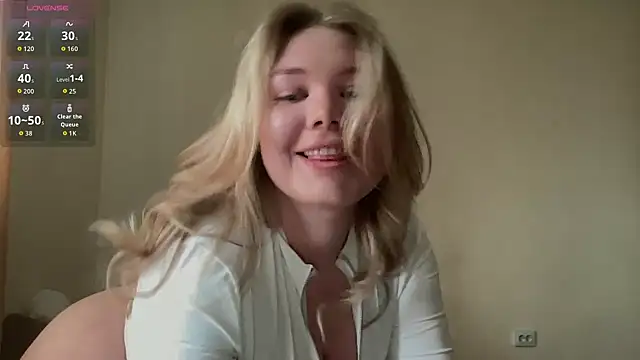 cutiejuliee online show from March 31, 2:52 pm