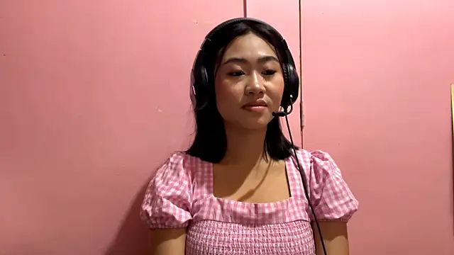 IndiraBrieger online show from March 26, 2:10 am