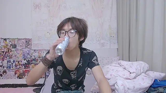buding-001 online show from May 13, 10:44 am