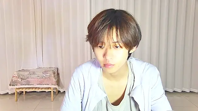 buding-001 online show from April 19, 11:44 am