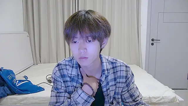 buding-001 online show from April 2, 12:56 pm