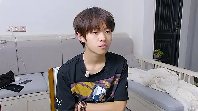 buding-001 online show from March 24, 11:21 am