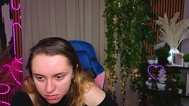 LucyMendoza online show from March 25, 3:00 pm