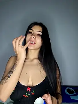 Crissdesire online show from May 7, 8:34 pm