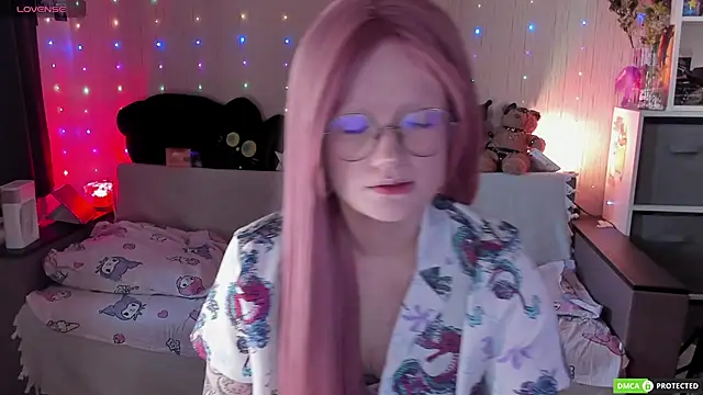 JulietFisher online show from June 20, 1:32 am