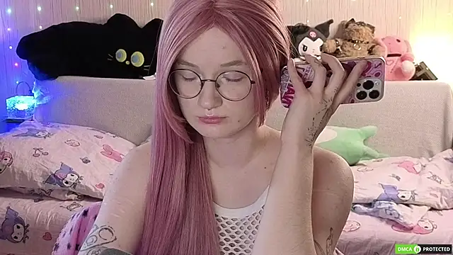JulietFisher online show from April 4, 5:03 am