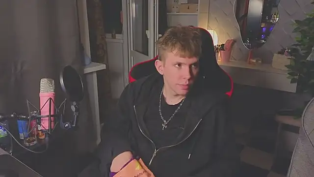 meowmeowland online show from March 24, 7:14 pm