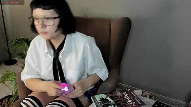 Amelia goth online show from May 12, 1:28 pm
