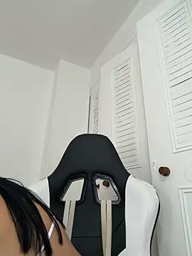 Snapshot of Valerie-S chatting on May 27, 2:35 pm Valerie-S online show from May 27, 2:35 pm