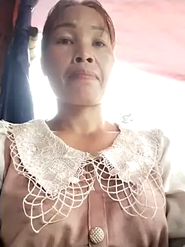 Snapshot of Ely-cute2k chatting on May 18, 1:06 am Ely-cute2k online show from May 18, 1:06 am
