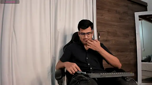 ThiagoVega  online show from June 7, 3:56 am