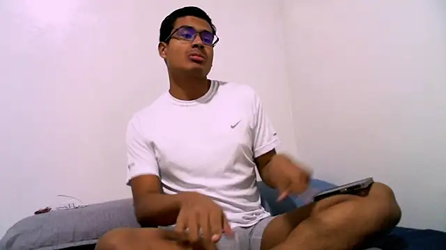 ThiagoVega  online show from April 19, 3:29 am