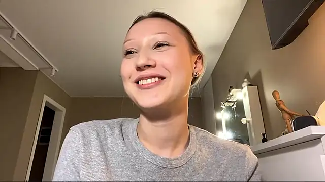 VibeAnna online show from March 24, 6:19 pm