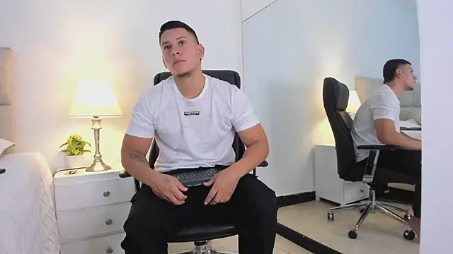 Chriss Diamond online show from May 6, 8:24 pm