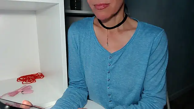 LadyL2026 online show from May 18, 6:18 am