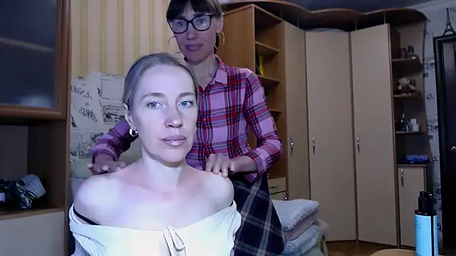 Snapshot of LadyL2026 chatting on March 28, 12:17 pm LadyL2026 online show from March 28, 12:17 pm