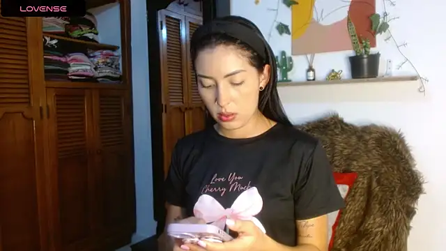 ivanna dl online show from May 17, 1:05 am
