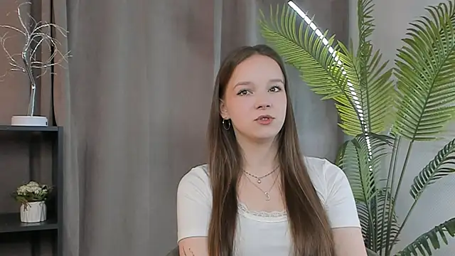 Snapshot of KiraGbur chatting on March 26, 8:12 am KiraGbur online show from March 26, 8:12 am