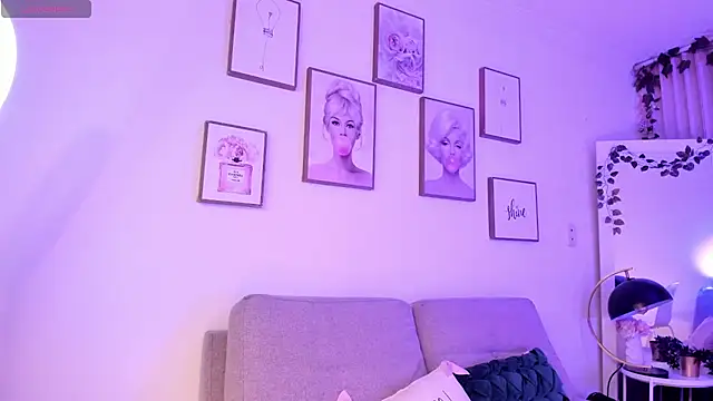 emilydolly  online show from May 7, 11:13 am
