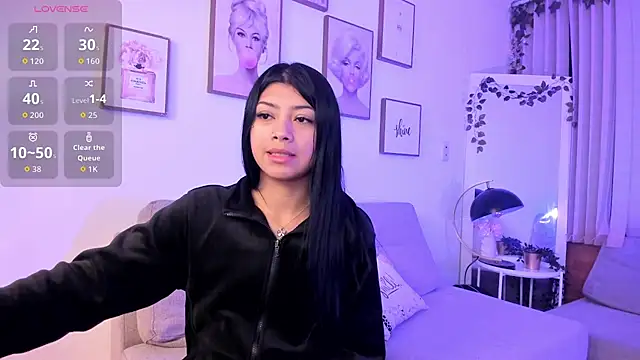 emilydolly  online show from April 30, 10:33 am
