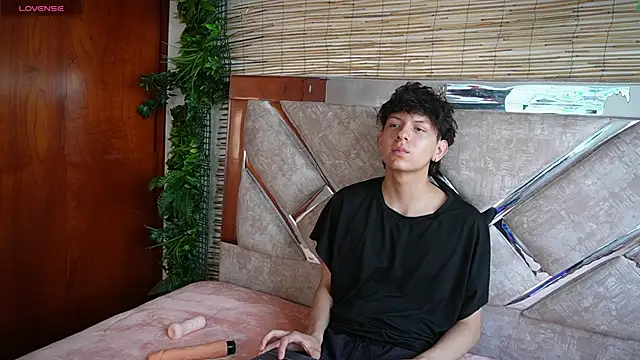 dominik across online show from March 25, 12:15 pm